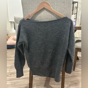 New Aritzia cashmere/wool blend sweater
Heather charcoal 
30% cashmere
70% wool